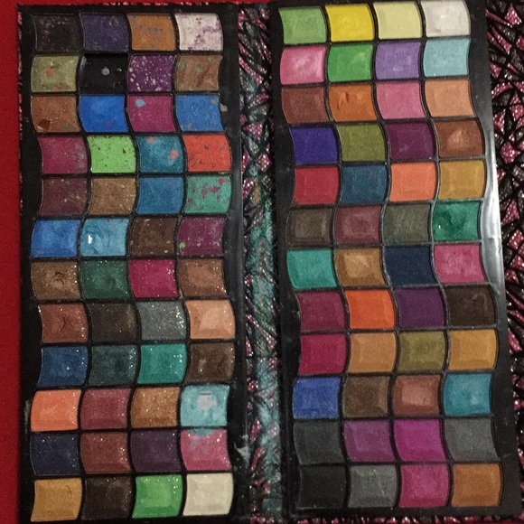 Eyeshadow - Picture 2 of 3